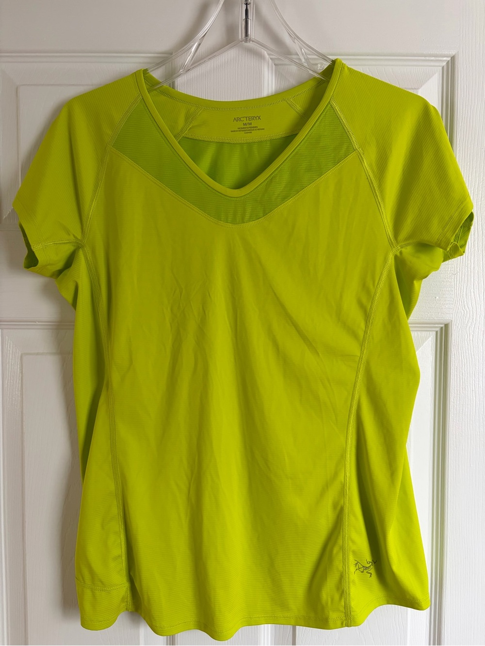 Arc’teryx Mesh Performance Running V-Neck Shirt Zip Pocket Lime Green M
